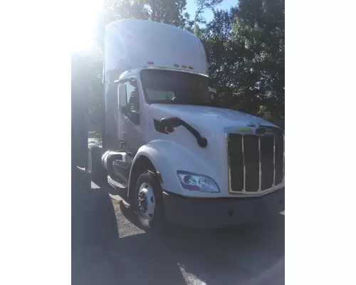PETERBILT 579 WHOLE TRUCK FOR RESALE