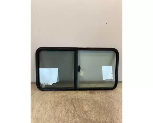PETERBILT 579 Windshield Glass