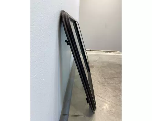 PETERBILT 579 Windshield Glass