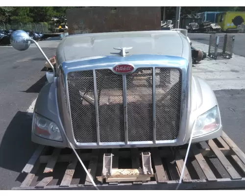 PETERBILT 587 2011-2025 HOOD