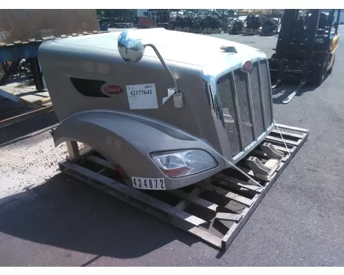 PETERBILT 587 2011-2025 HOOD