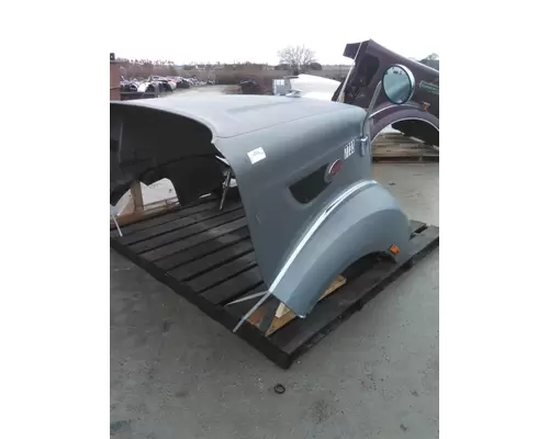 PETERBILT 587 2011-2025 HOOD