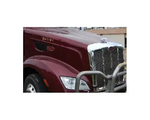 PETERBILT 587 2011-2025 HOOD