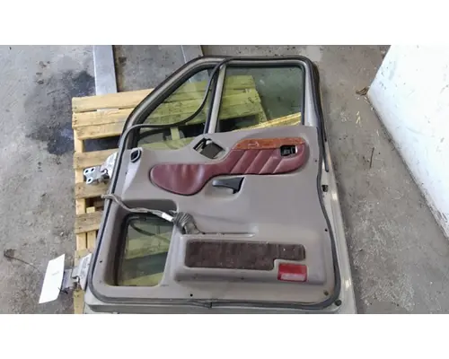 PETERBILT 587 2012-2018 DOOR ASSEMBLY, FRONT