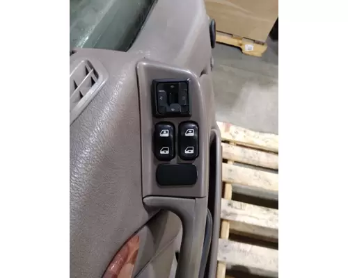 PETERBILT 587 2012-2018 DOOR ASSEMBLY, FRONT