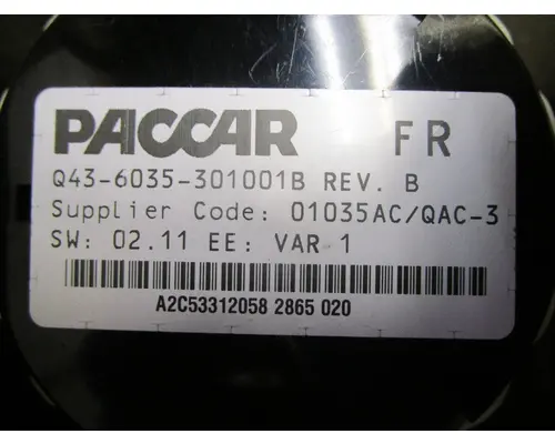 PETERBILT 587_Q43-6035 Tachometer