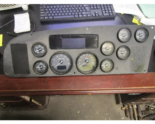 PETERBILT 587_Q43-6035 Tachometer