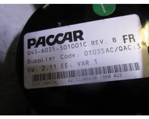 PETERBILT 587_Q43-6035 Tachometer