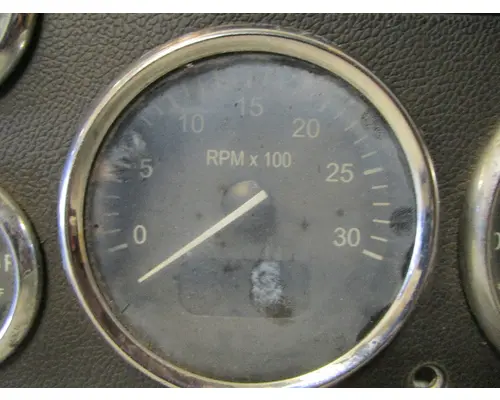 PETERBILT 587_Q43-6035 Tachometer