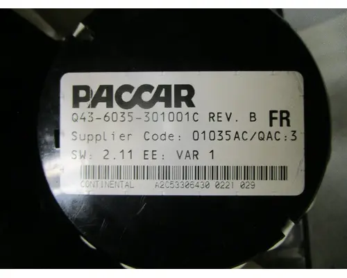 PETERBILT 587_Q43-6035 Tachometer