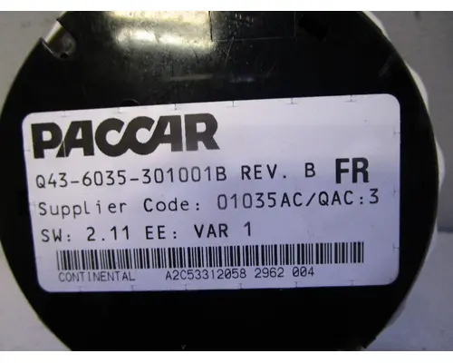 PETERBILT 587_Q43-6035 Tachometer