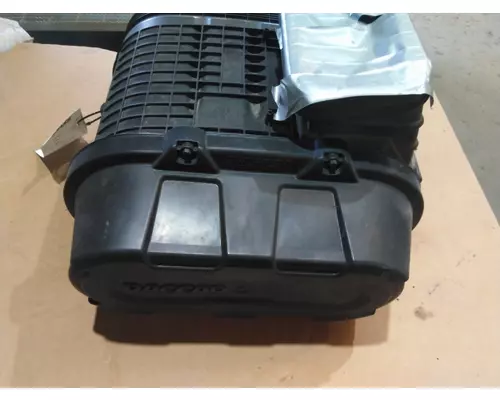 PETERBILT 587 AIR CLEANER