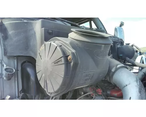 PETERBILT 587 AIR CLEANER
