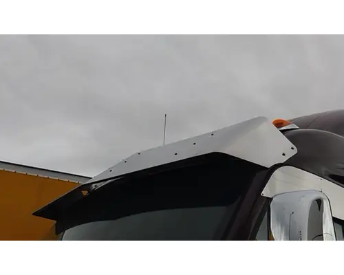 PETERBILT 587 CAB CLIP