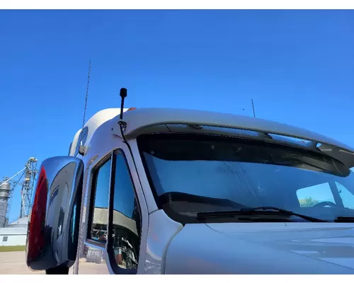PETERBILT 587 CAB CLIP