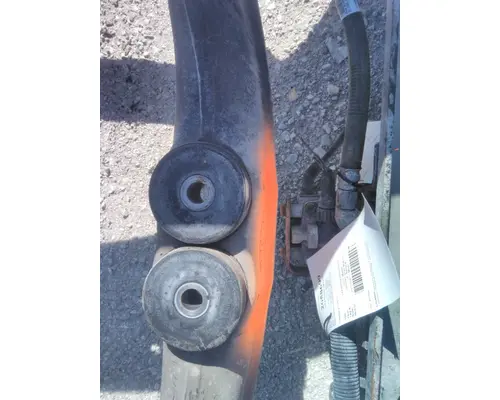 PETERBILT 587 CAB MOUNT,BRACKET