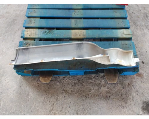 PETERBILT 587 CAB SKIRT FILLER PANEL