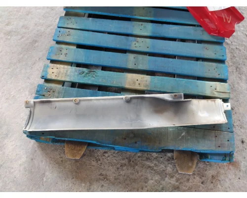 PETERBILT 587 CAB SKIRT FILLER PANEL