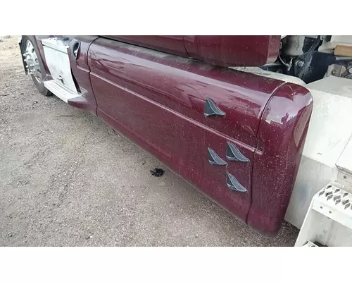 PETERBILT 587 CAB SKIRTSIDE FAIRING