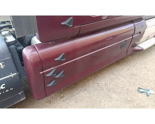 PETERBILT 587 CAB SKIRTSIDE FAIRING