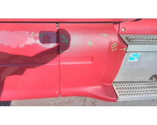 PETERBILT 587 CAB SKIRTSIDE FAIRING