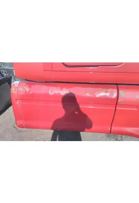 PETERBILT 587 CAB SKIRT/SIDE FAIRING
