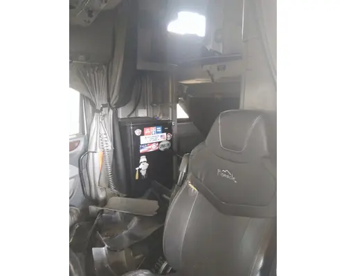 PETERBILT 587 CAB