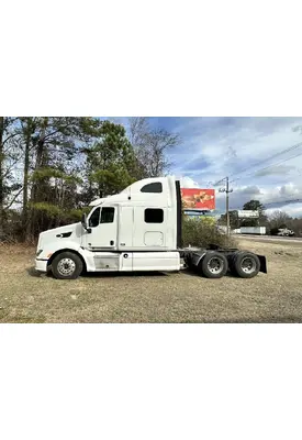 PETERBILT 587 Complete Vehicle