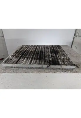 PETERBILT 587 DECK (CATWALK) STEP