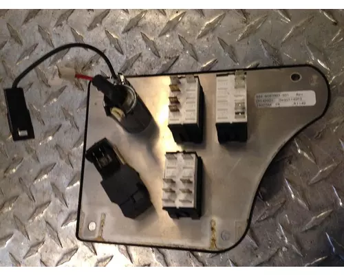 PETERBILT 587 Dash  Console Switch