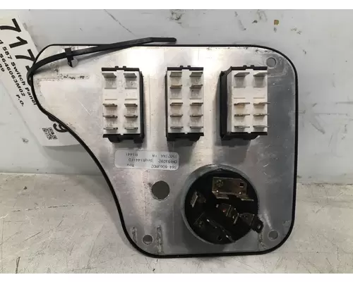 PETERBILT 587 Dash  Console Switch