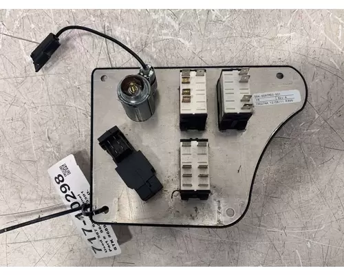 PETERBILT 587 Dash  Console Switch