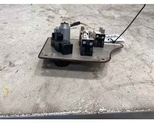 PETERBILT 587 Dash  Console Switch