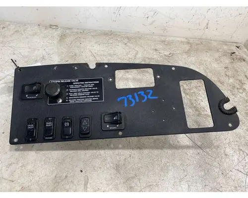 PETERBILT 587 Dash  Console Switch