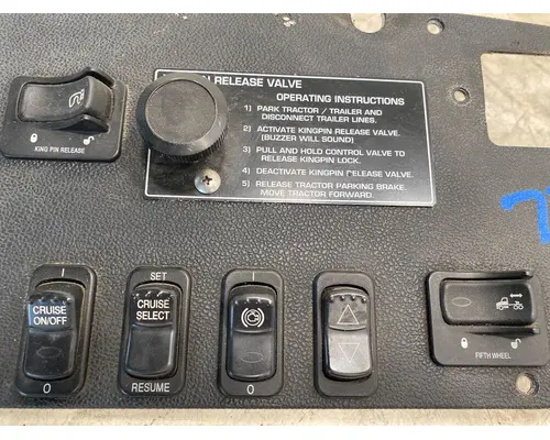 PETERBILT 587 Dash  Console Switch