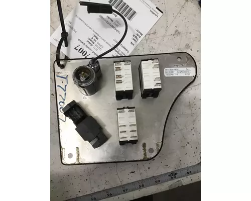 PETERBILT 587 Dash  Console Switch
