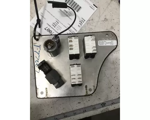 PETERBILT 587 DashConsole Switch