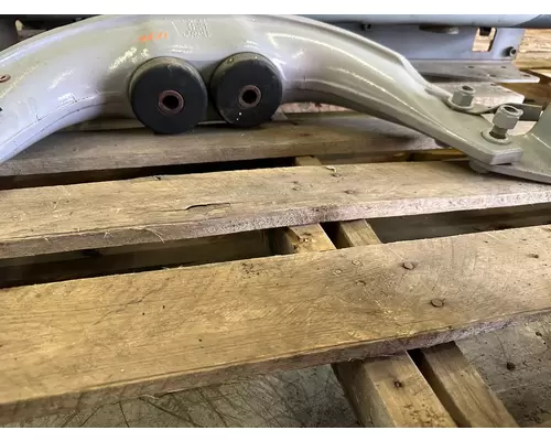 PETERBILT 587 Engine Mounts