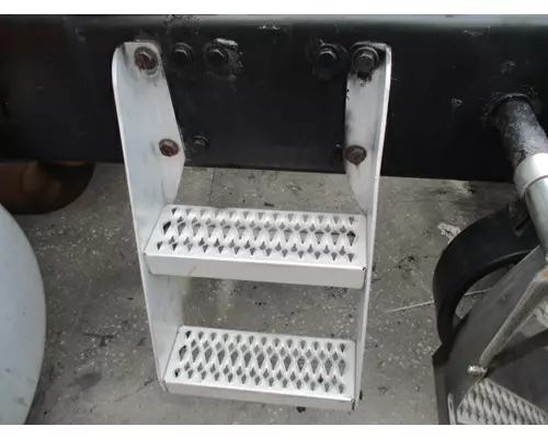 PETERBILT 587 FRAME STEP