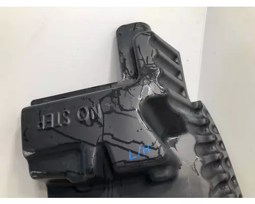 PETERBILT 587 Fender Extension