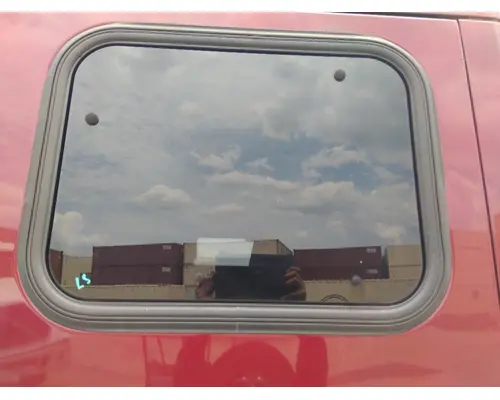PETERBILT 587 GLASS, SLEEPER