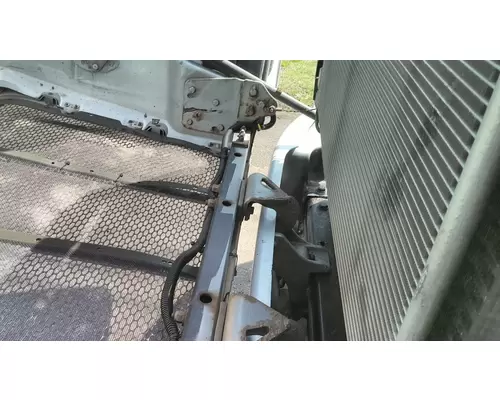 PETERBILT 587 HOOD BRACKET