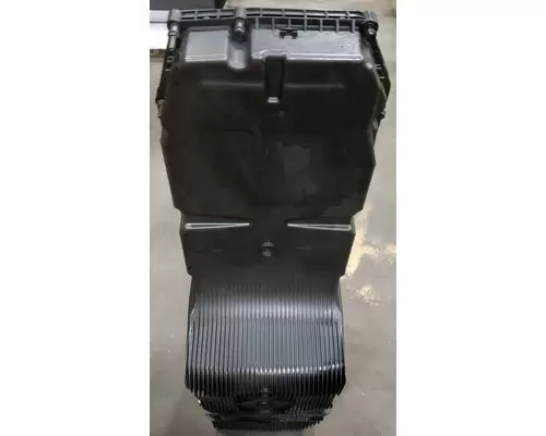 PETERBILT 587 Oil Pan