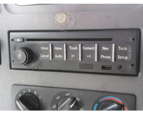 PETERBILT 587 RADIO AMFMBLUETOOTH
