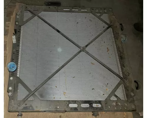 PETERBILT 587 Radiator