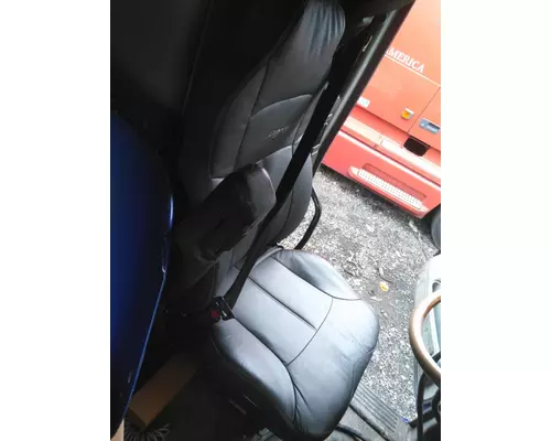 PETERBILT 587 SEAT, FRONT