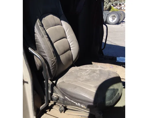 PETERBILT 587 SEAT, FRONT
