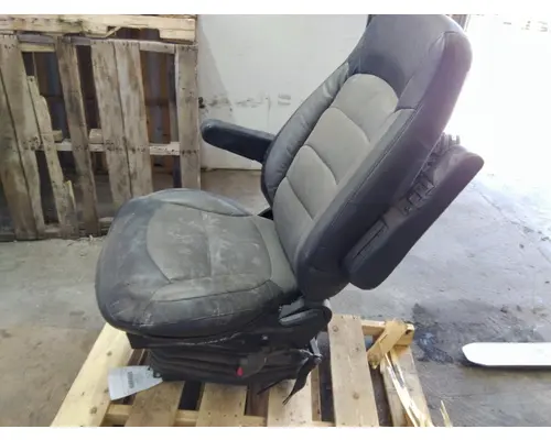 PETERBILT 587 SEAT, FRONT