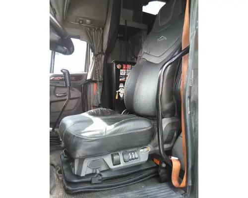 PETERBILT 587 SEAT, FRONT