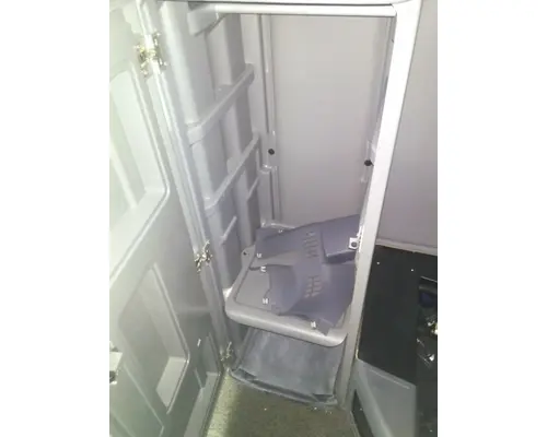 PETERBILT 587 SLEEPER CLOSET
